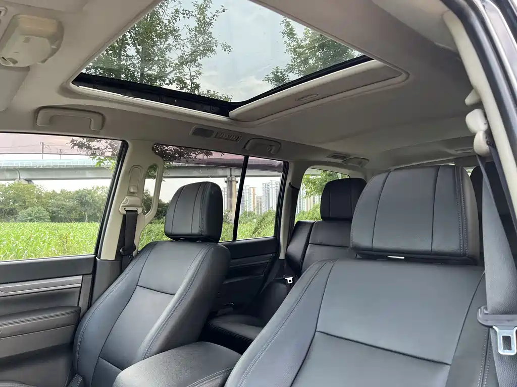 Mitsubishi Pajero 2017 — фото 16