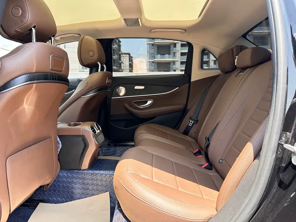Mercedes-Benz E-Class 2020 — фото 19