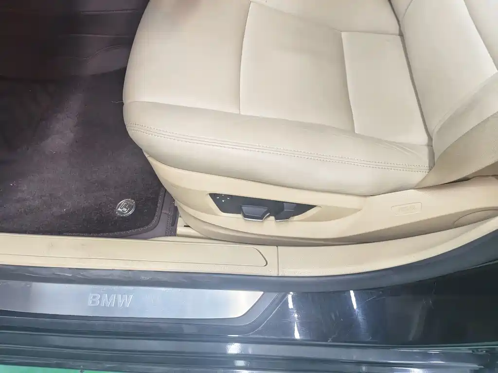 BMW 7 Series 2010 — фото 13