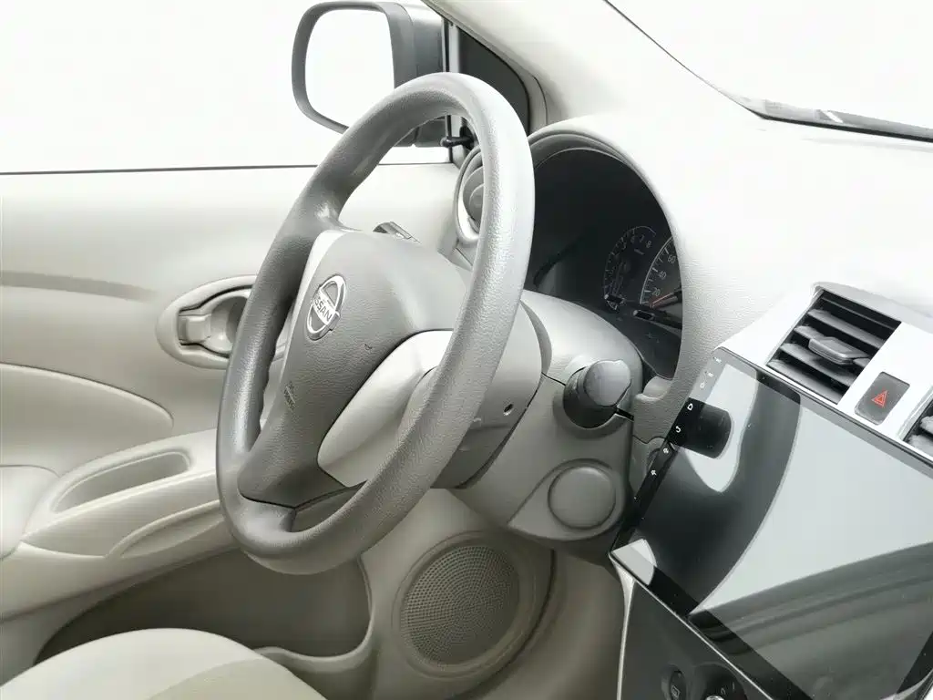 Nissan Sunny 2017 — фото 22