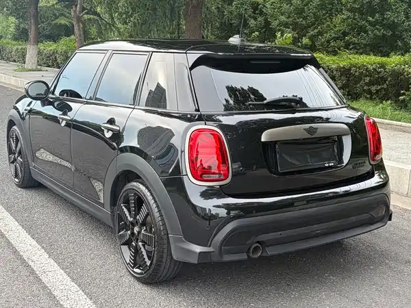MINI MINI 2023