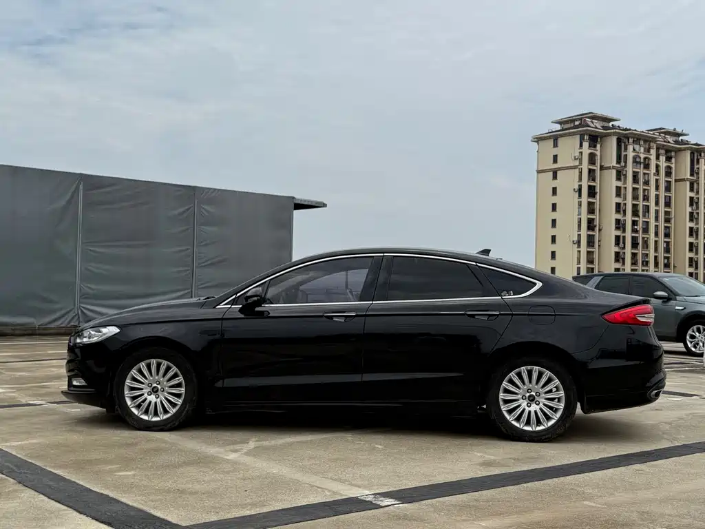 Ford Mondeo 2017 — фото 13