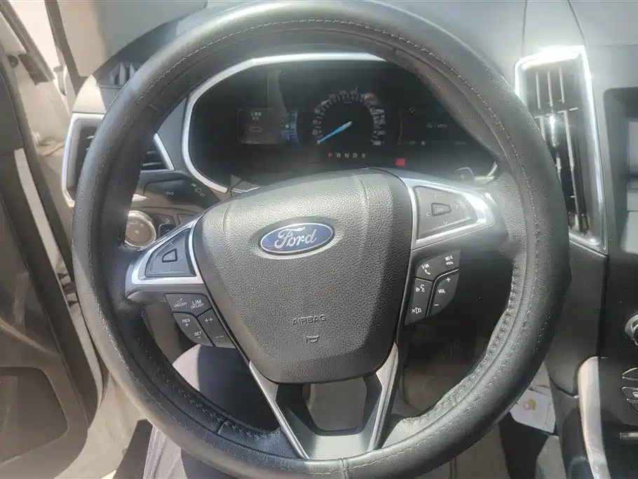 Ford Edge 2019 — фото 15
