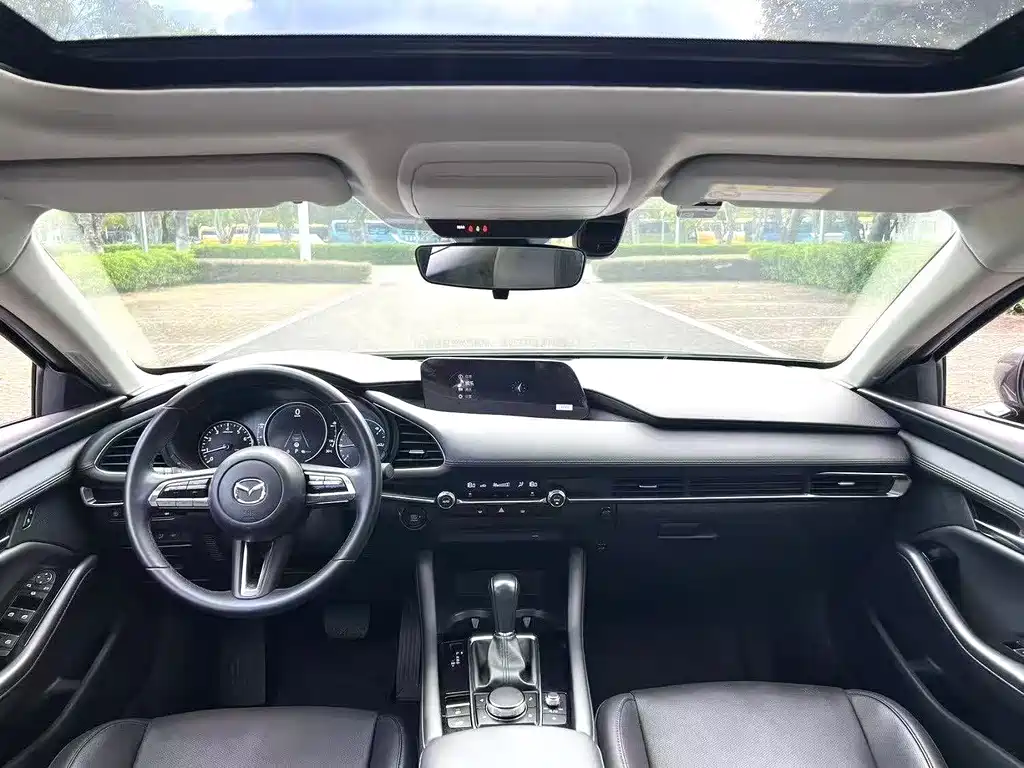 Mazda 3 Axela 2022 — фото 15