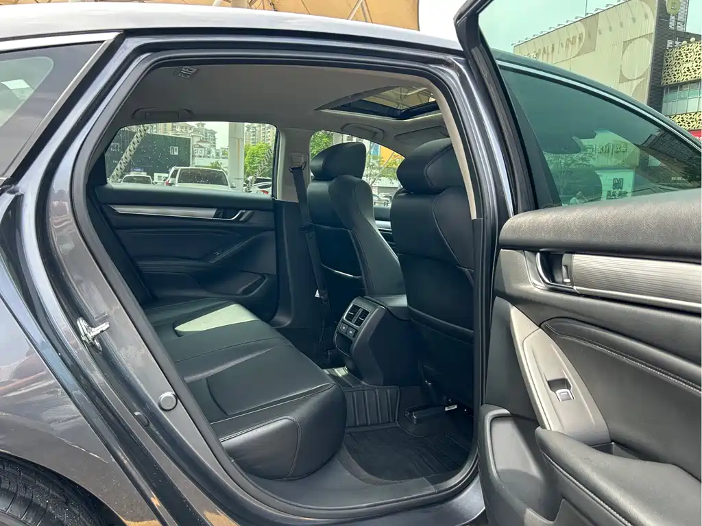 Honda Accord 2022 — фото 11