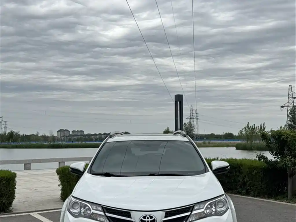 Toyota RAV4 2015 — фото 4