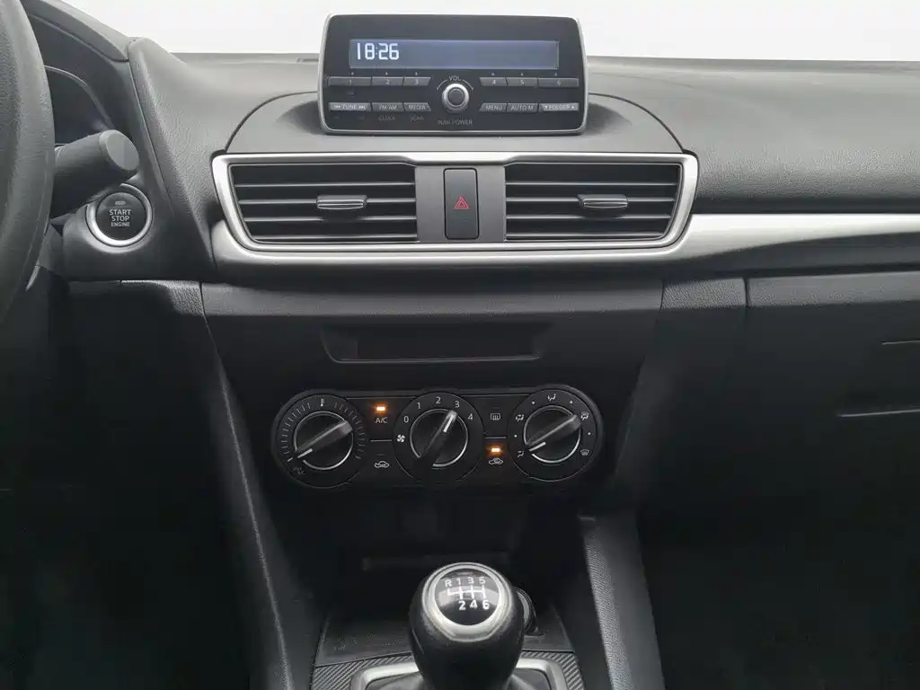 Mazda 3 Axela 2018 — фото 12