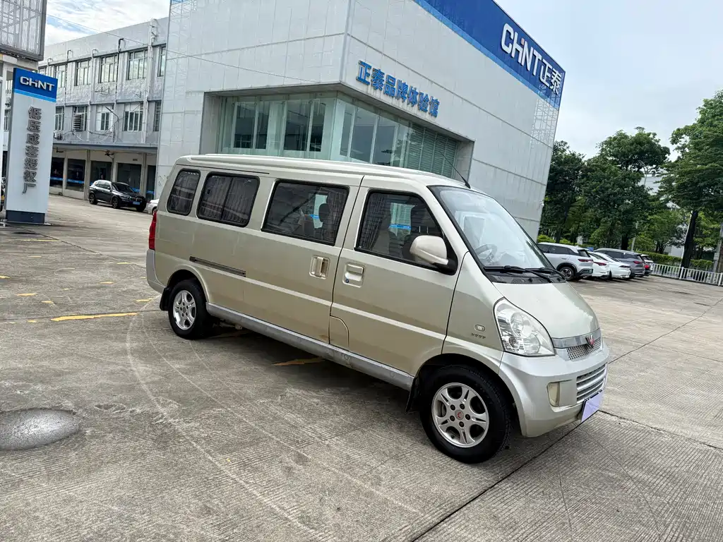 Wuling Rongguang 2014