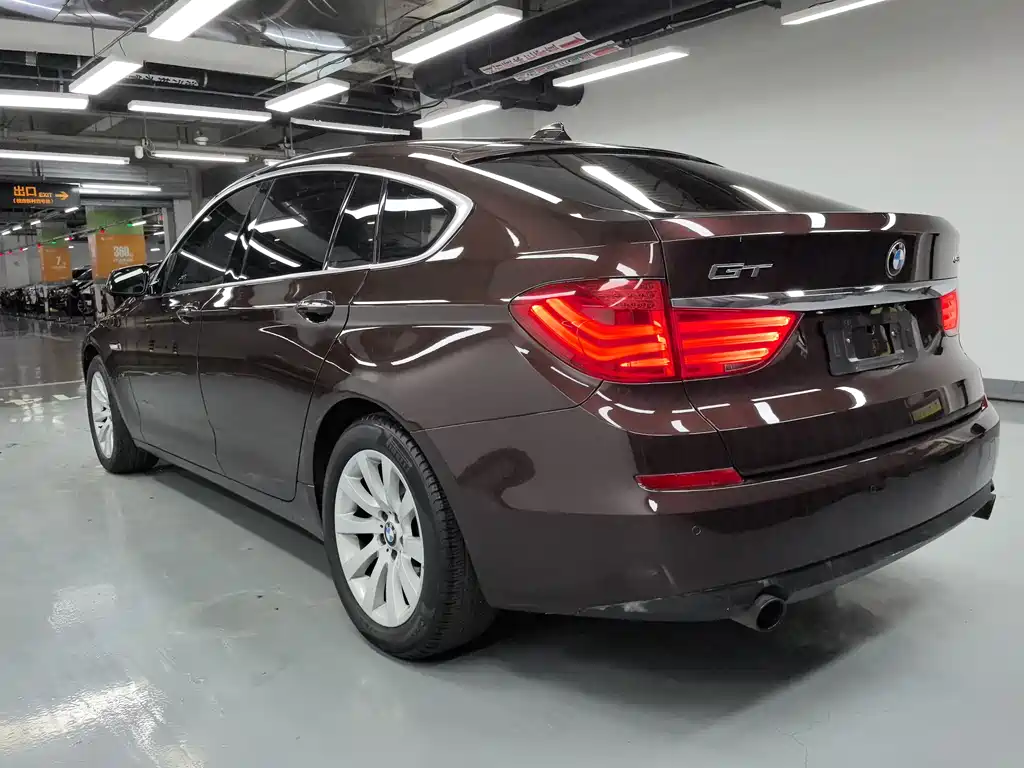BMW 5 Series GT 2011 — фото 17