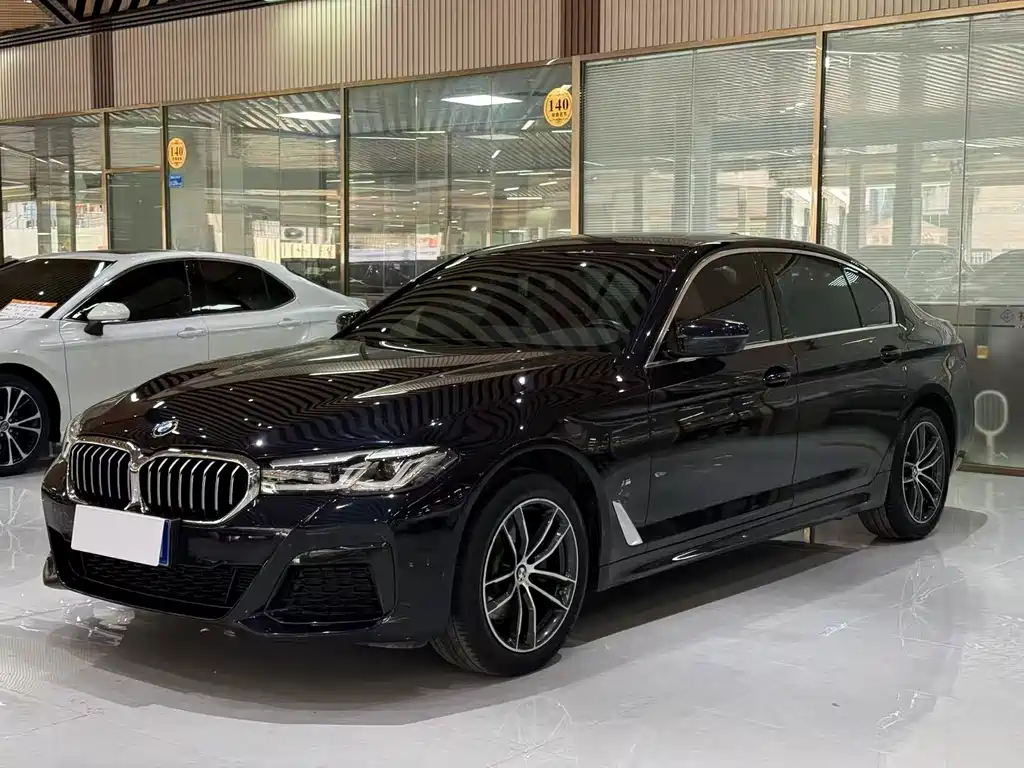 BMW 5 Series 2023 — фото 1