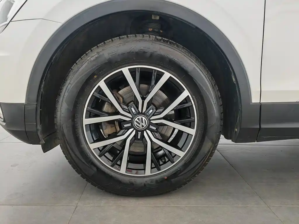 Volkswagen Tiguan L 2017 — фото 17