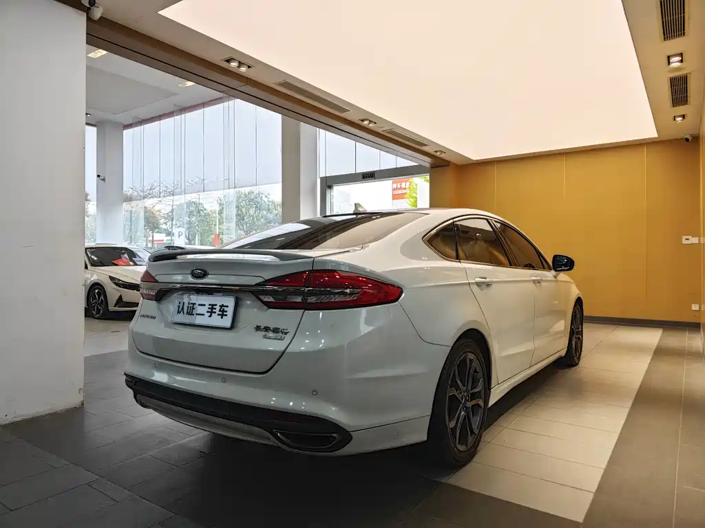 Ford Mondeo 2018 — фото 28