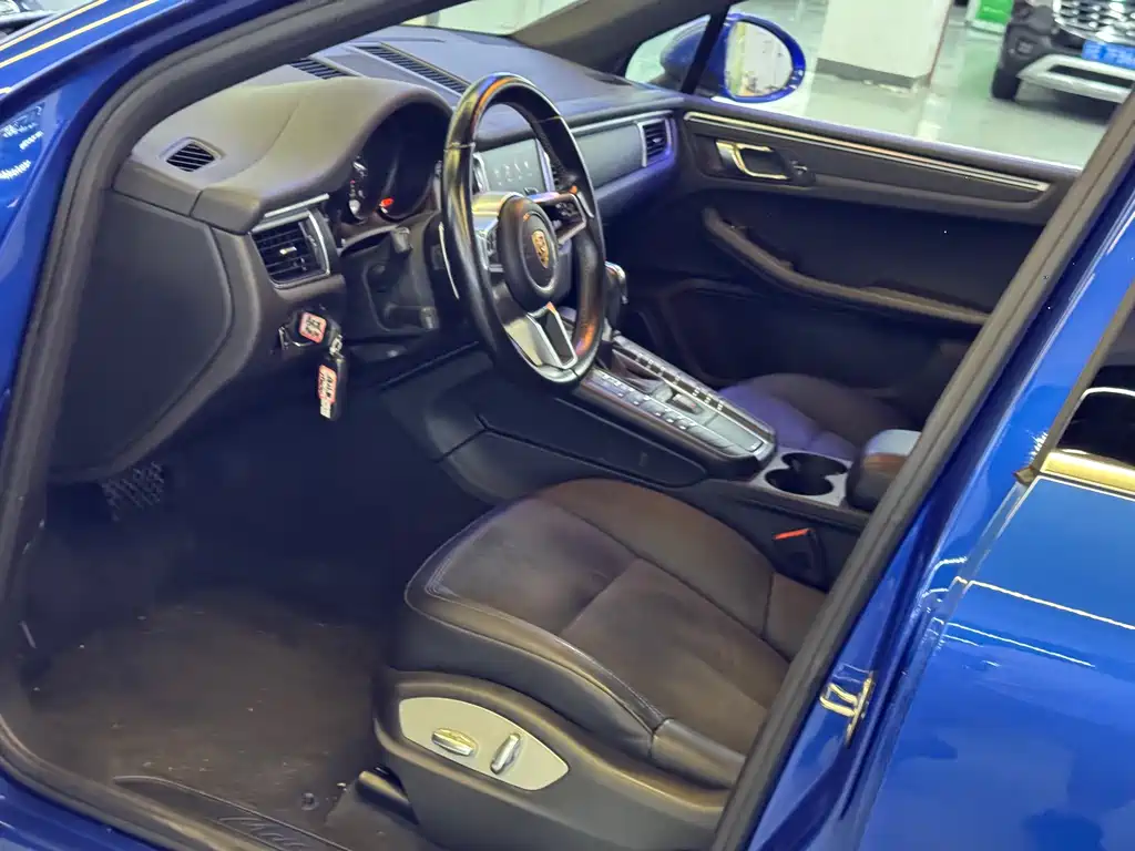 Porsche Macan 2017 — фото 16