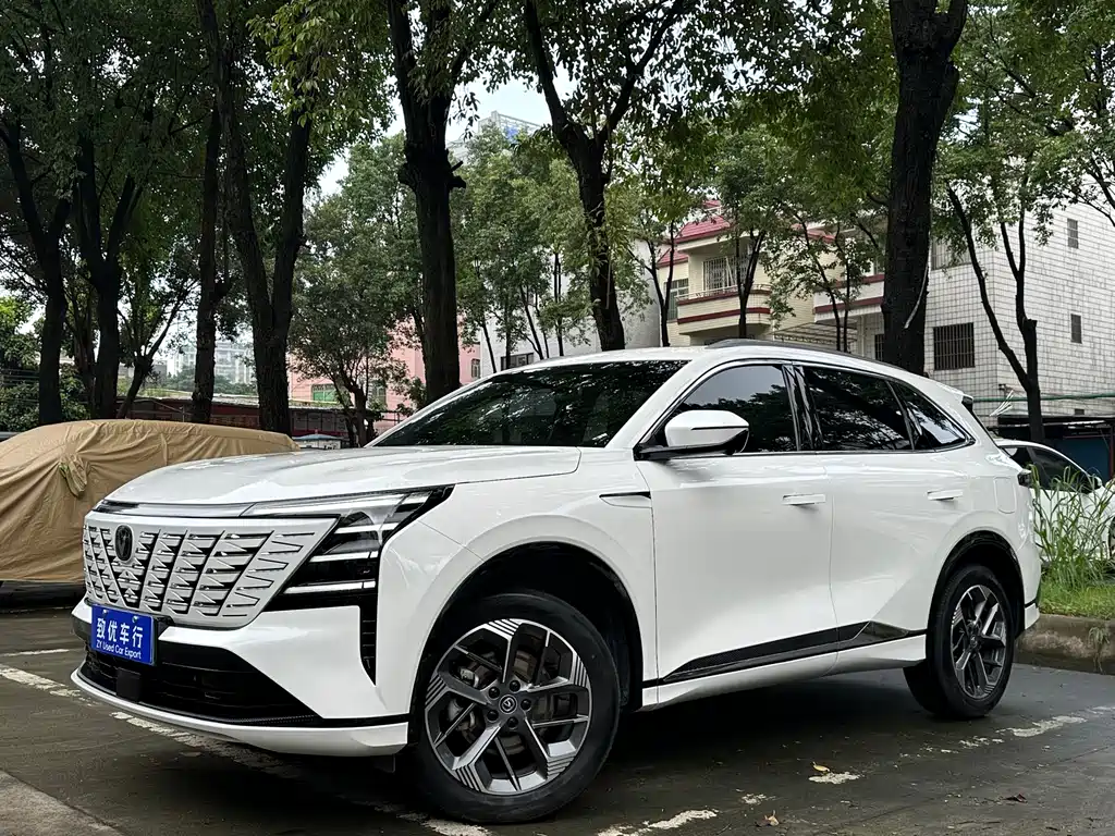 Changan CS75 PLUS 2025 — фото 1