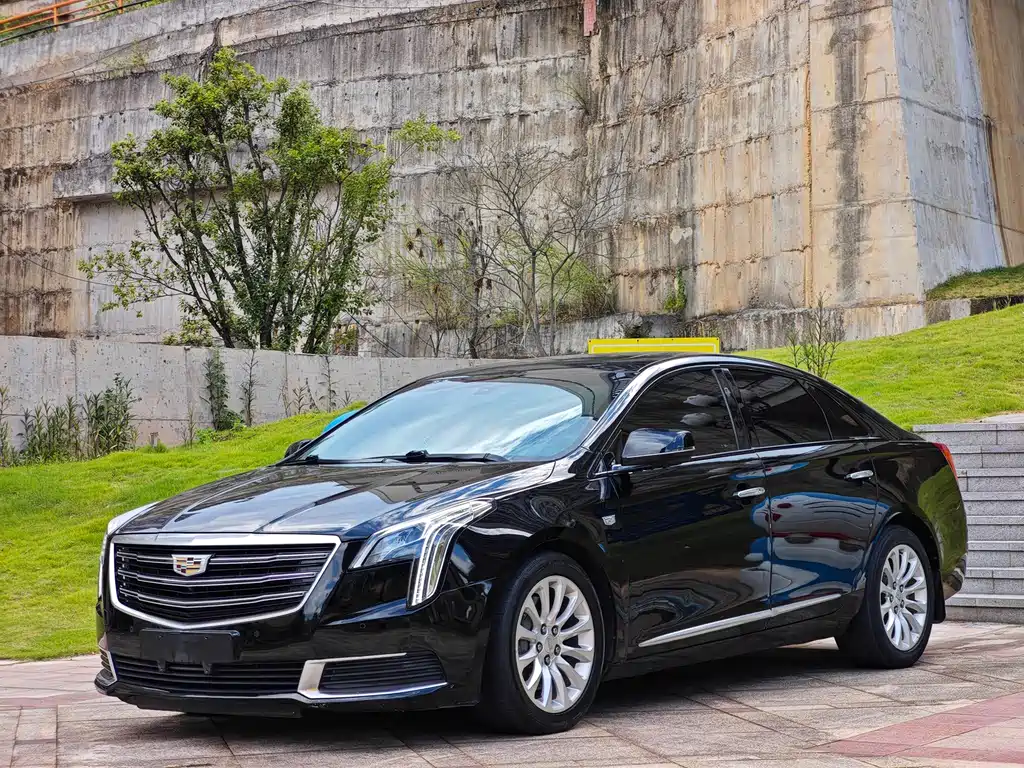 Cadillac XTS 2018 — фото 1