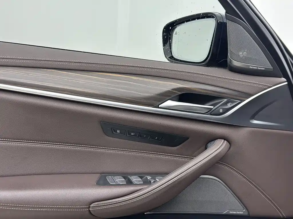 BMW 5 Series 2022 — фото 14