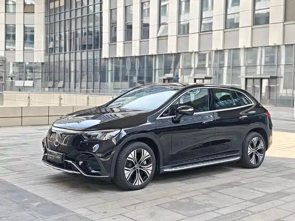 Mercedes-Benz EQE SUV 2025