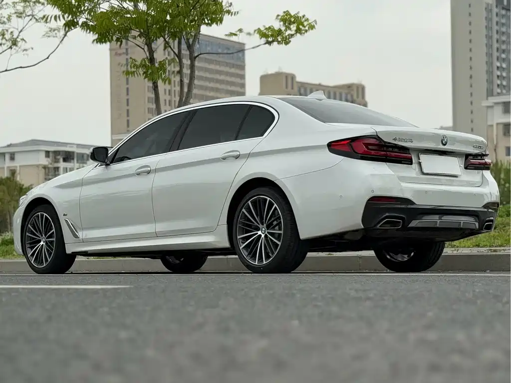 BMW 5 Series 2023 — фото 15