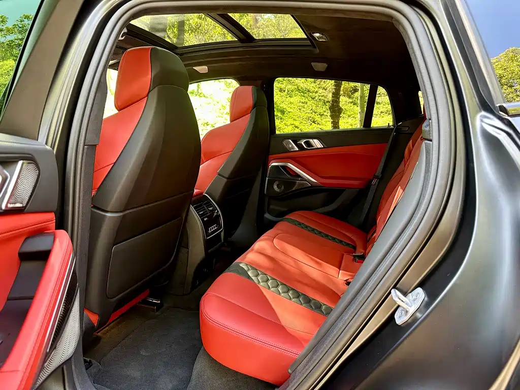 BMW X6 M 2025 — фото 12