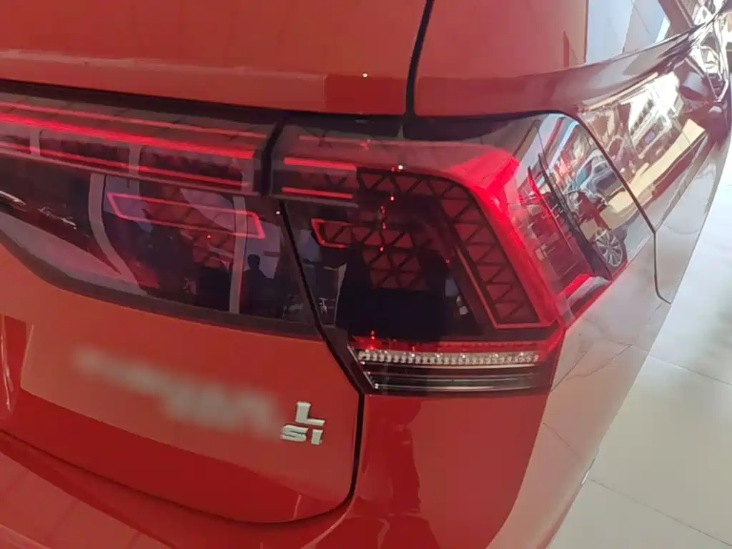 Volkswagen Tiguan L 2018 — фото 8