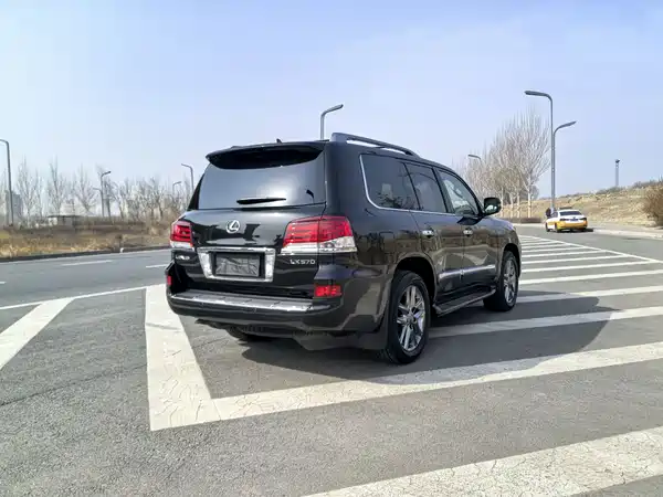 Lexus LX 2013