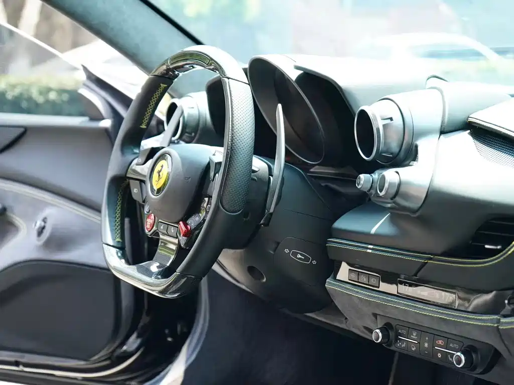 Ferrari F8 2023 — фото 15