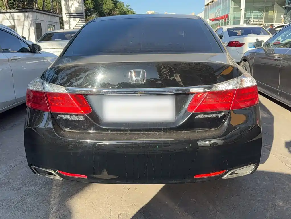 Honda Accord 2015 — фото 10