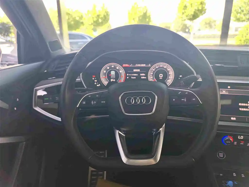 Audi Q3 2024 — фото 11