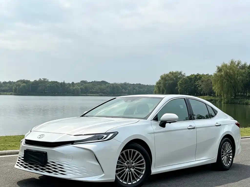 Toyota Camry 2026 — фото 2