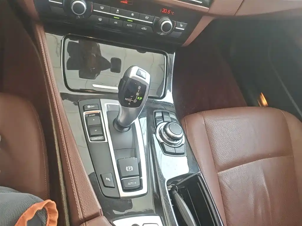 BMW 5 Series 2014 — фото 14