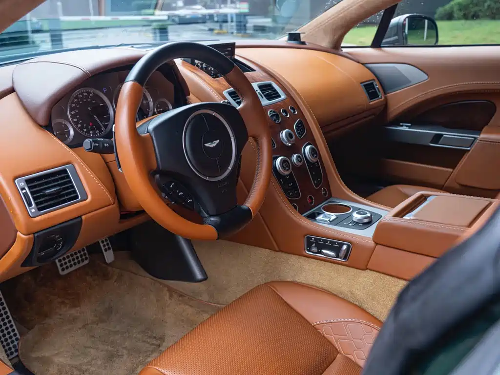 Aston Martin Rapide 2018 — фото 10