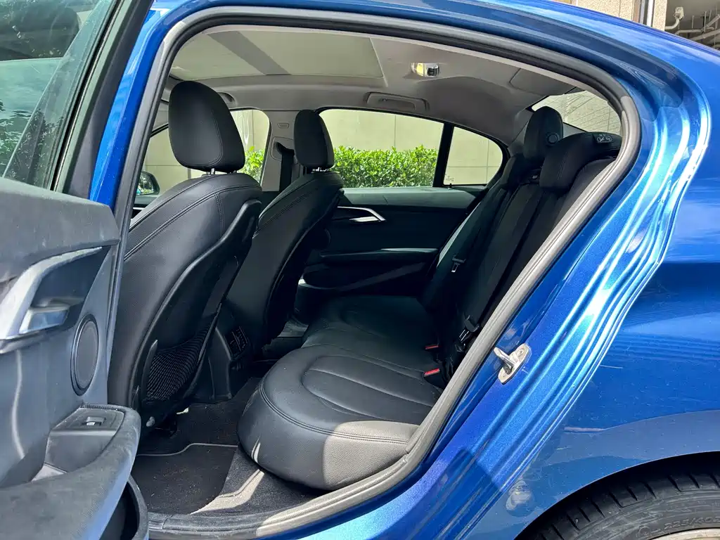 BMW 1 Series 2019 — фото 16