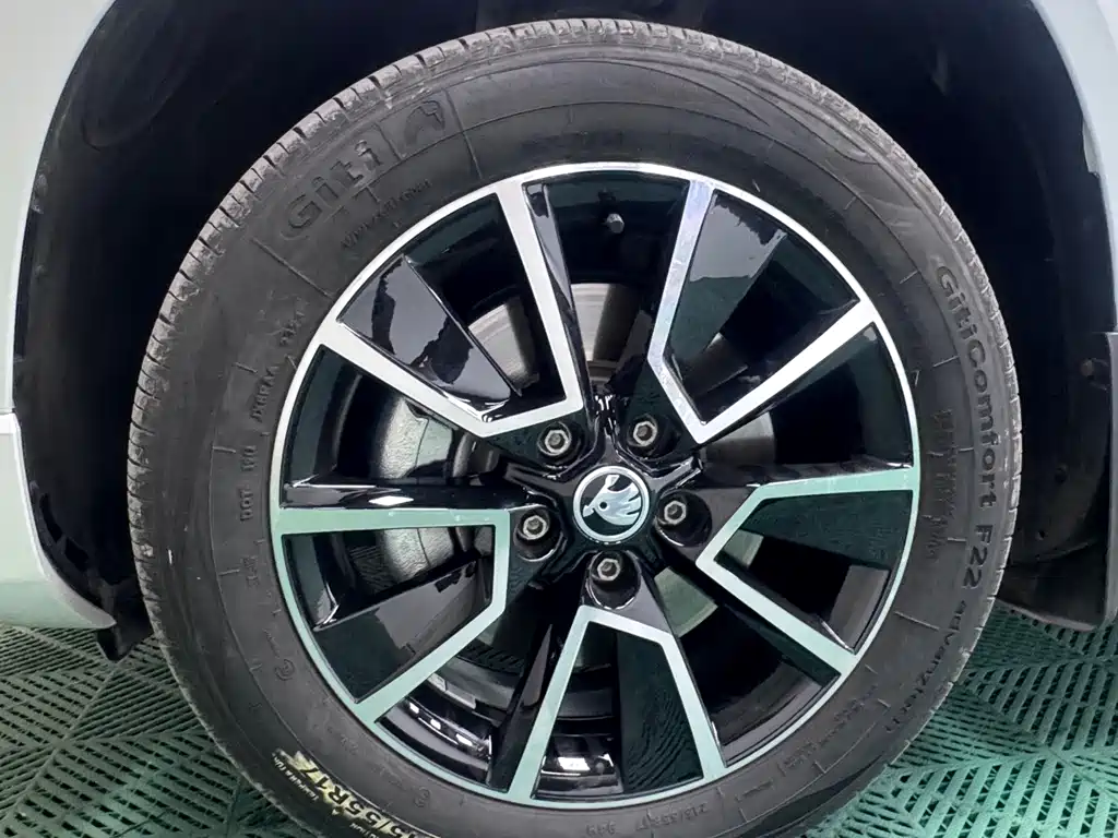 Skoda Karoq 2023 — фото 25