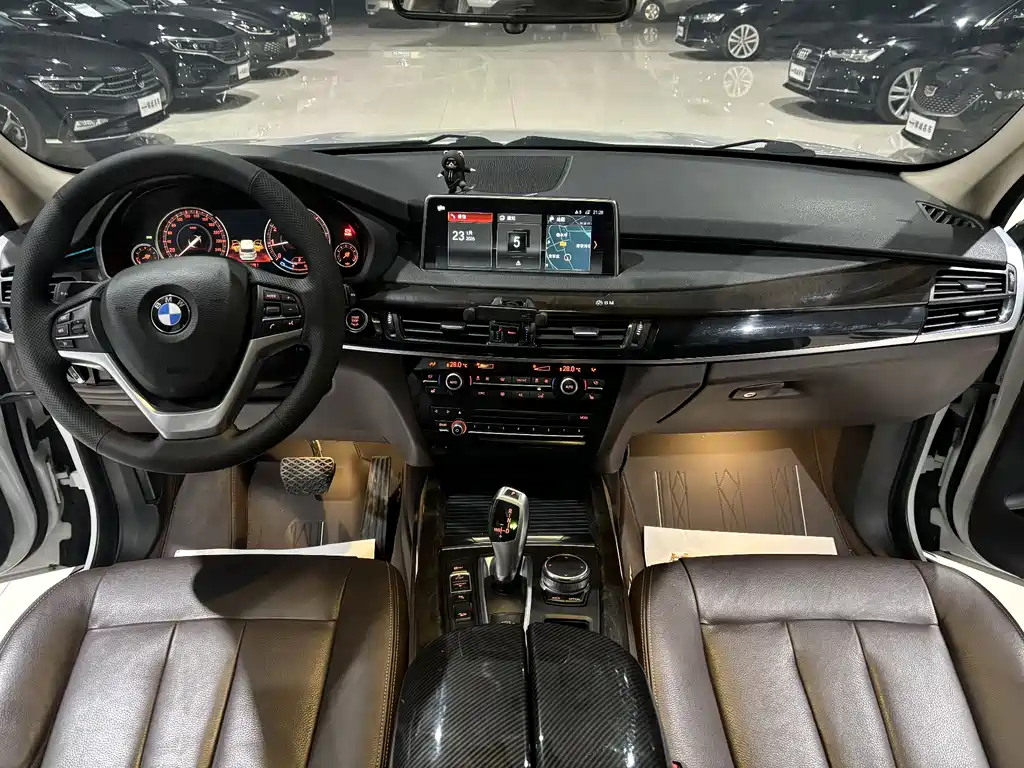 BMW X5 2018 — фото 12