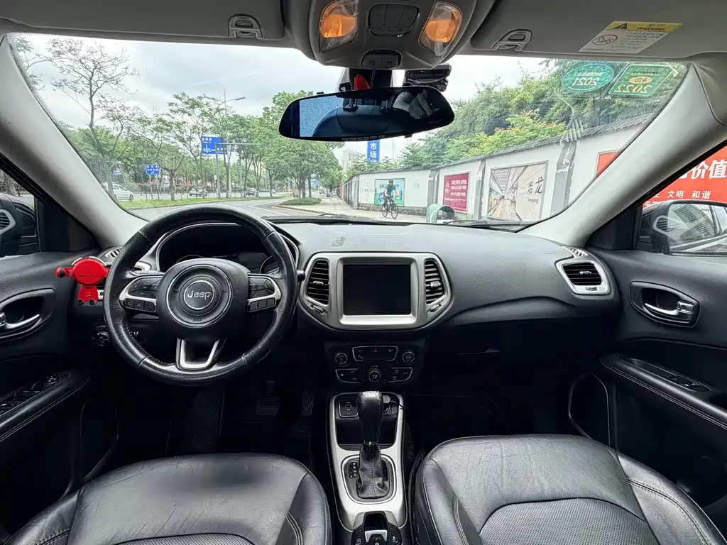 Jeep Compass 2018 — фото 10