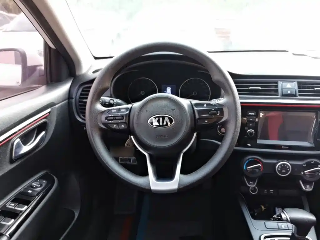 Kia KX Cross 2018 — фото 11