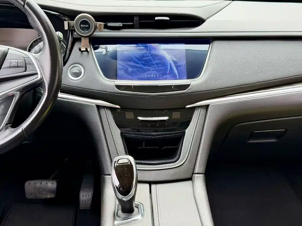 Cadillac XT5 2018 — фото 12