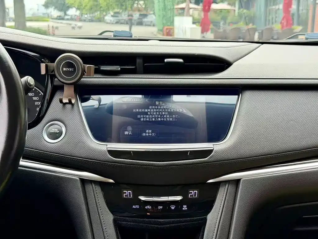 Cadillac XT5 2018 — фото 13