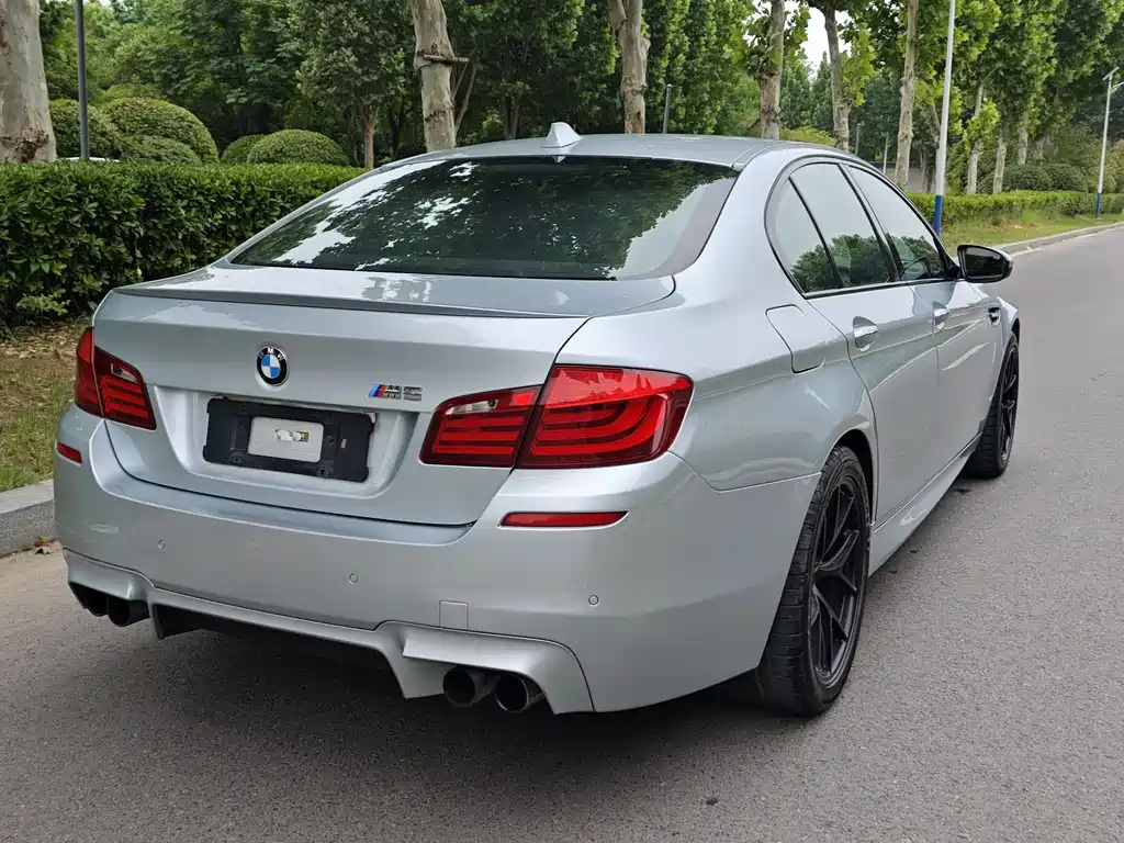 BMW M5 2015 — фото 9