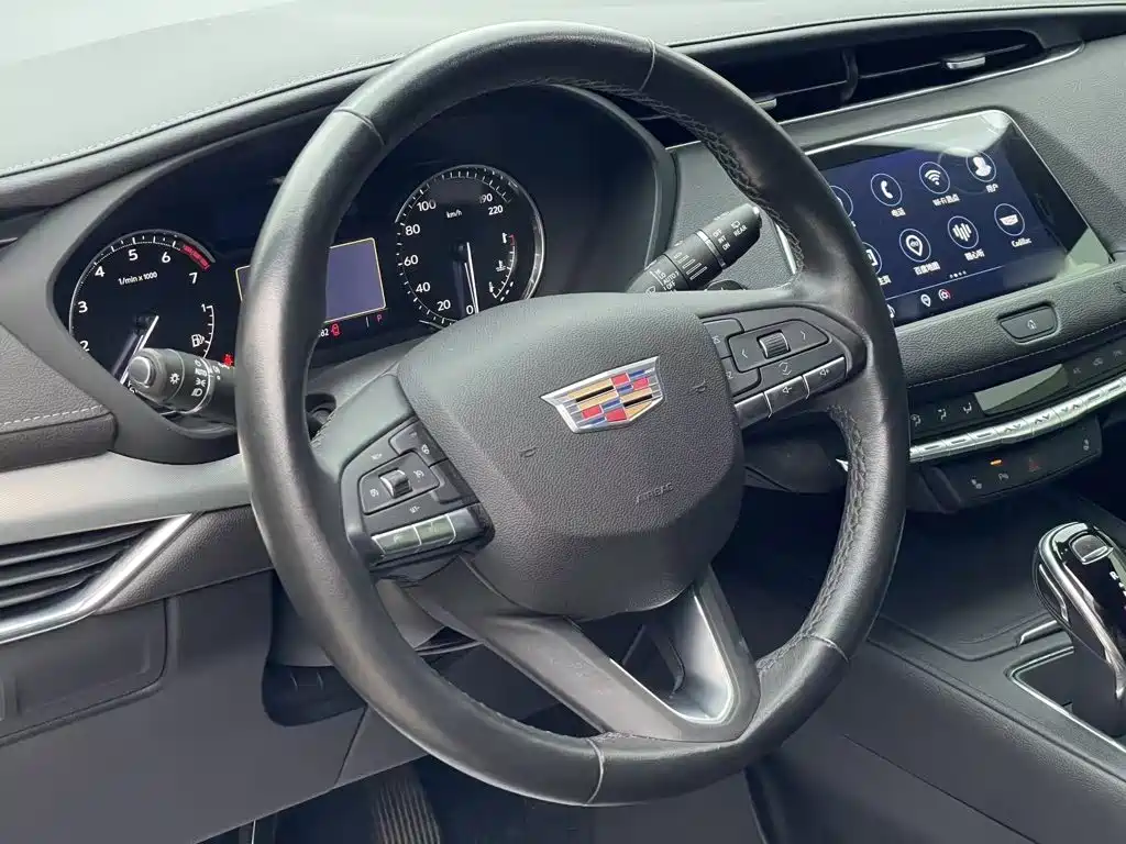 Cadillac XT4 2021 — фото 12