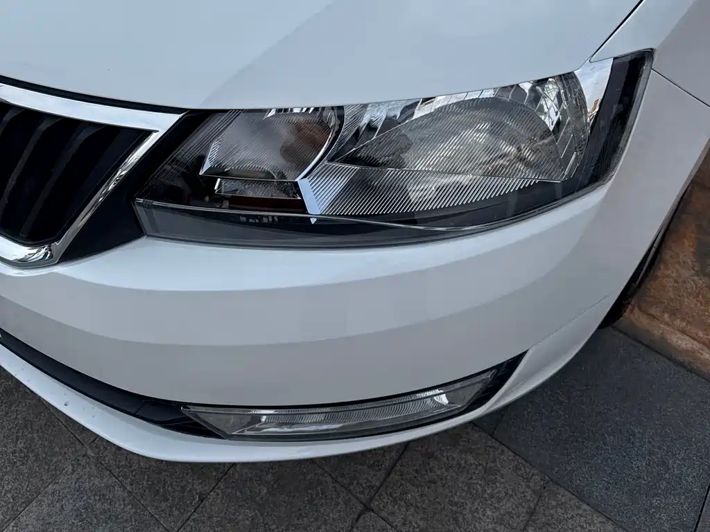 Skoda Rapid 2017 — фото 14