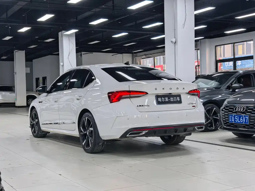 Skoda Octavia 2022 — фото 23