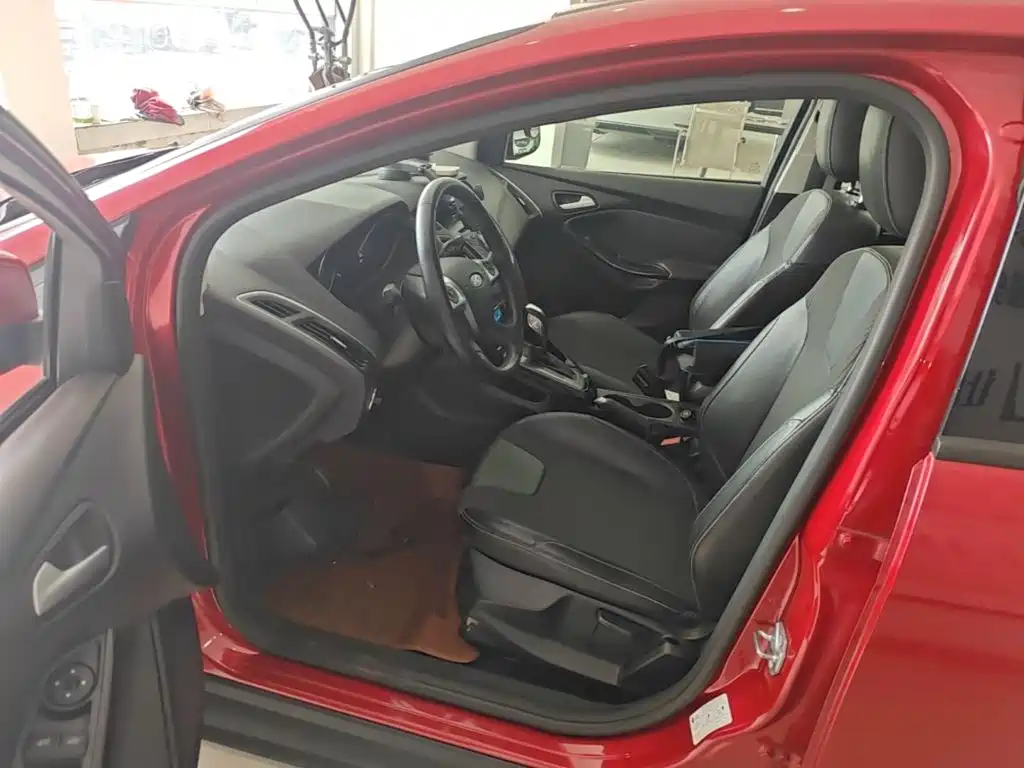 Ford Focus 2015 — фото 11