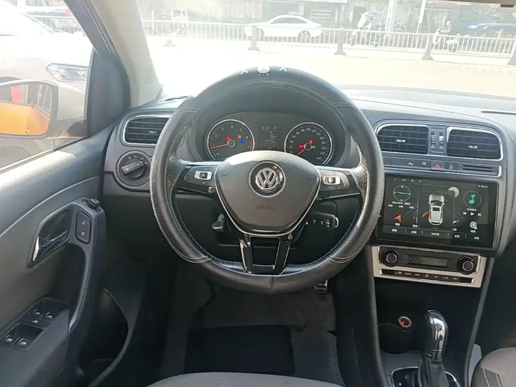 Volkswagen Polo 2014 — фото 11