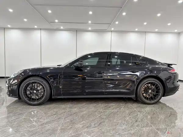 Porsche Panamera 2023