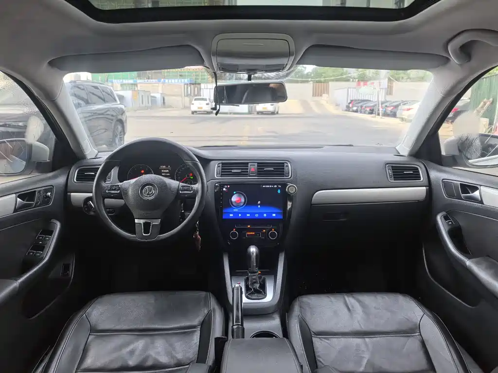 Volkswagen Sagitar 2014
