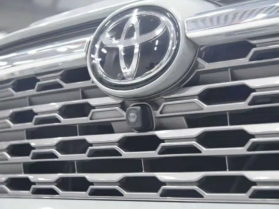 Toyota RAV4 2019 — фото 5