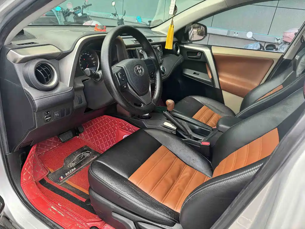 Toyota RAV4 2015