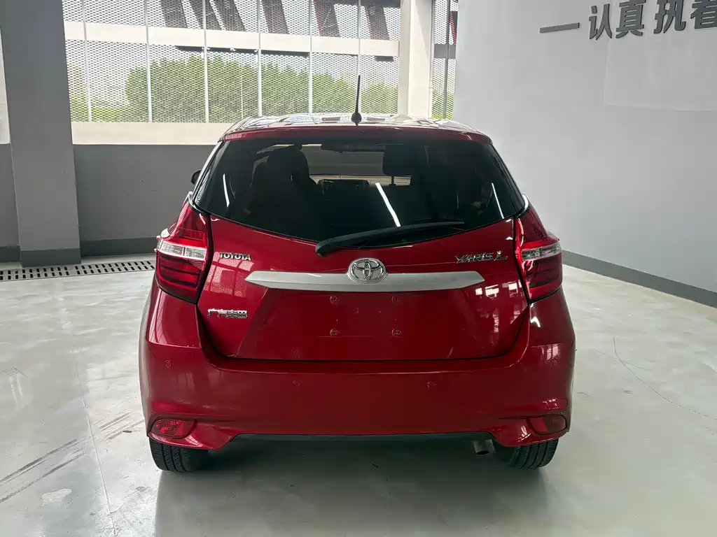 Toyota Yaris L 2017 — фото 13