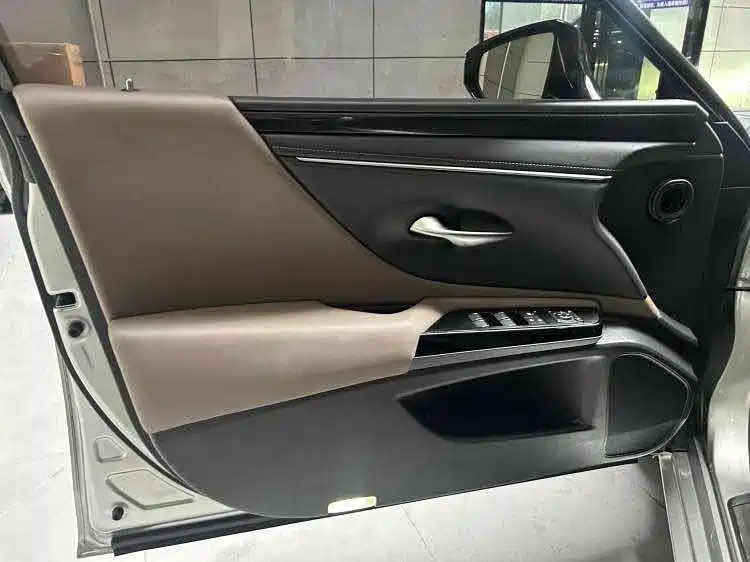 Lexus ES 2022